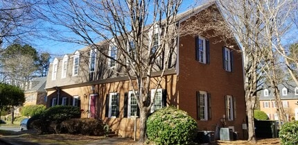 1061 Cambridge Sq, Alpharetta, GA à louer Plan d’étage– Image 2 sur 5