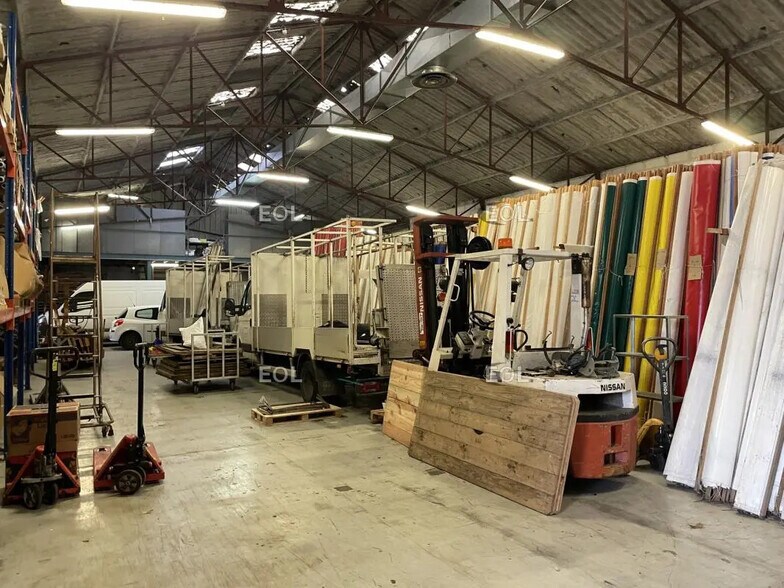 Local d'activités dans Le Mesnil-Aubry à vendre - Photo de l’immeuble – Image 2 sur 10