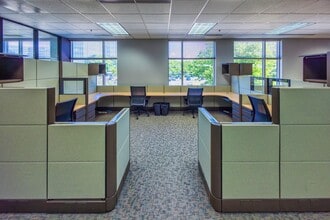 2400 S Wolf Rd, Westchester, IL à louer Photo intérieure– Image 2 sur 10