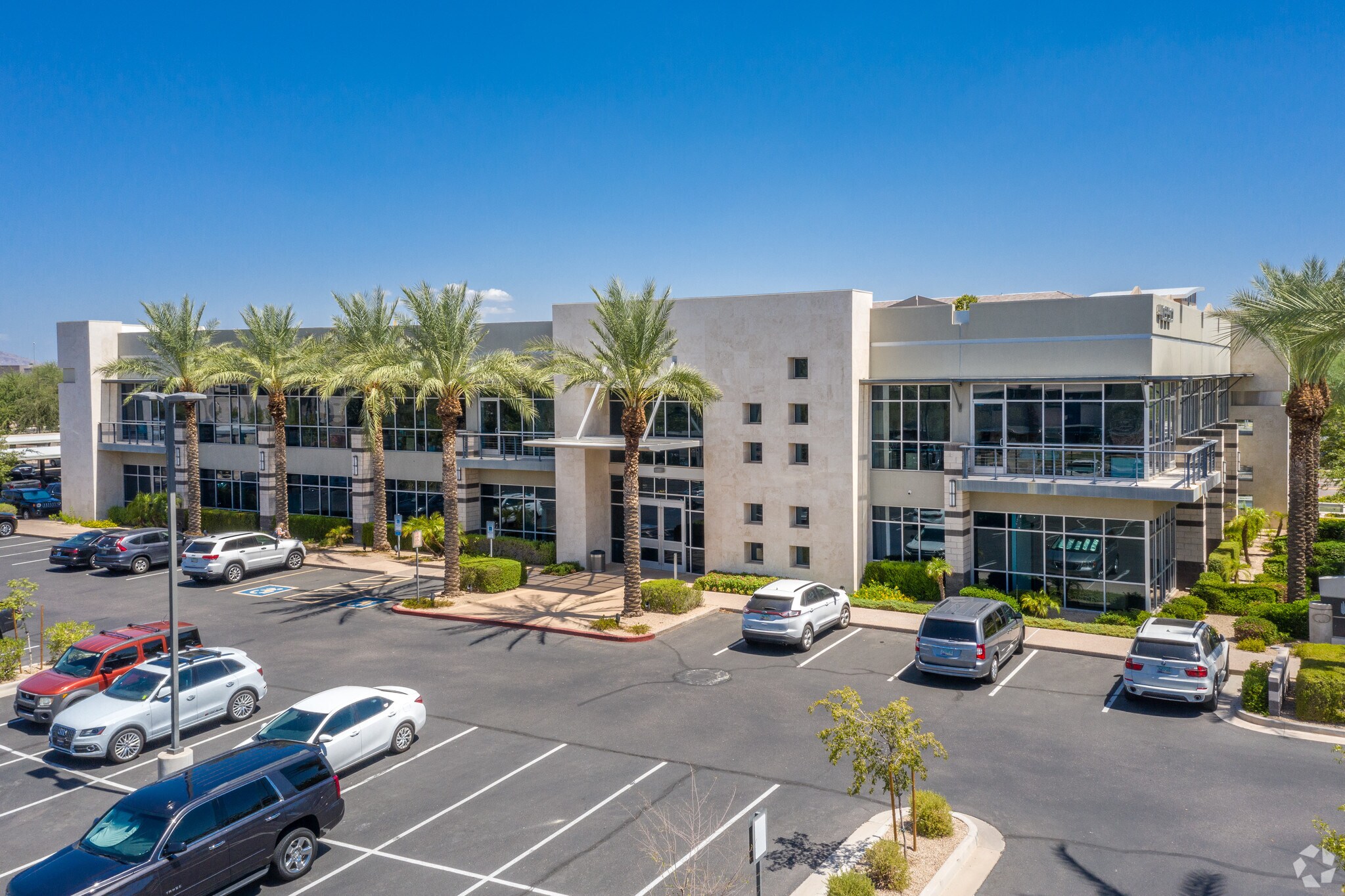 4650 E Cotton Center Blvd, Phoenix, AZ à louer Photo de l’immeuble– Image 1 sur 46