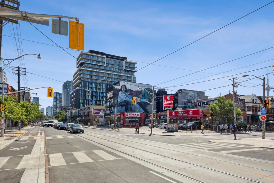 335 College St, Toronto, ON à vendre - Photo de l’immeuble – Image 3 sur 57