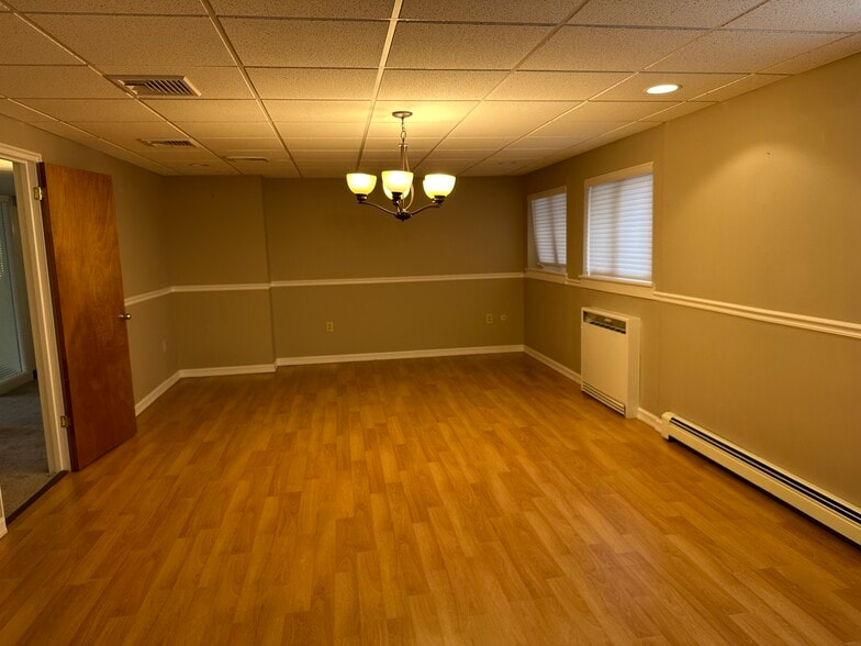 37 W Haddon Ave, Oaklyn, NJ à louer - Photo intérieure – Image 2 sur 16