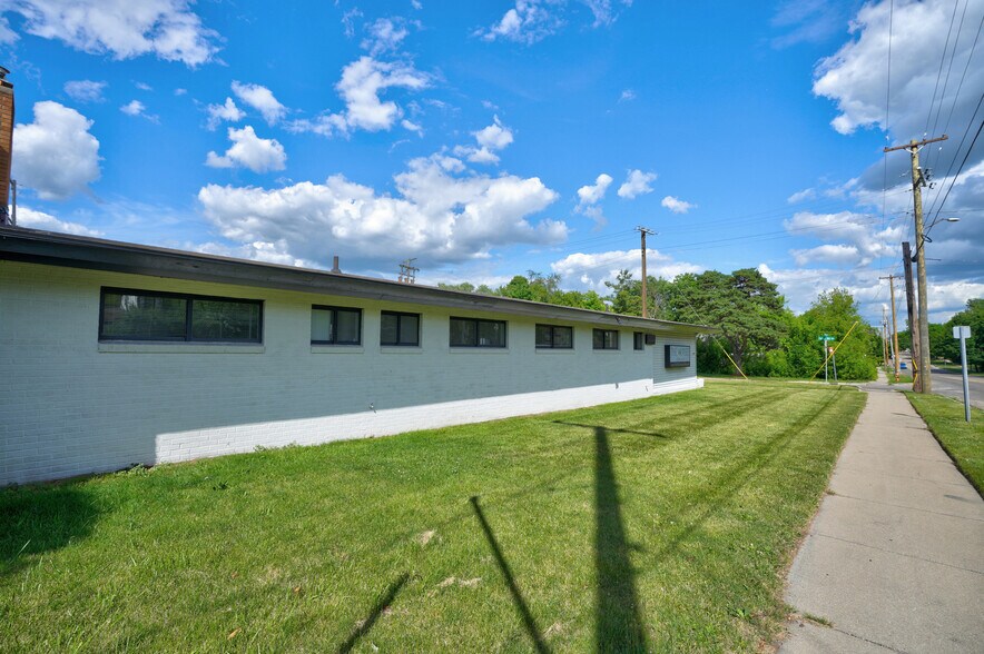 2702 Flushing Rd, Flint, MI à vendre - Photo de l’immeuble – Image 2 sur 14