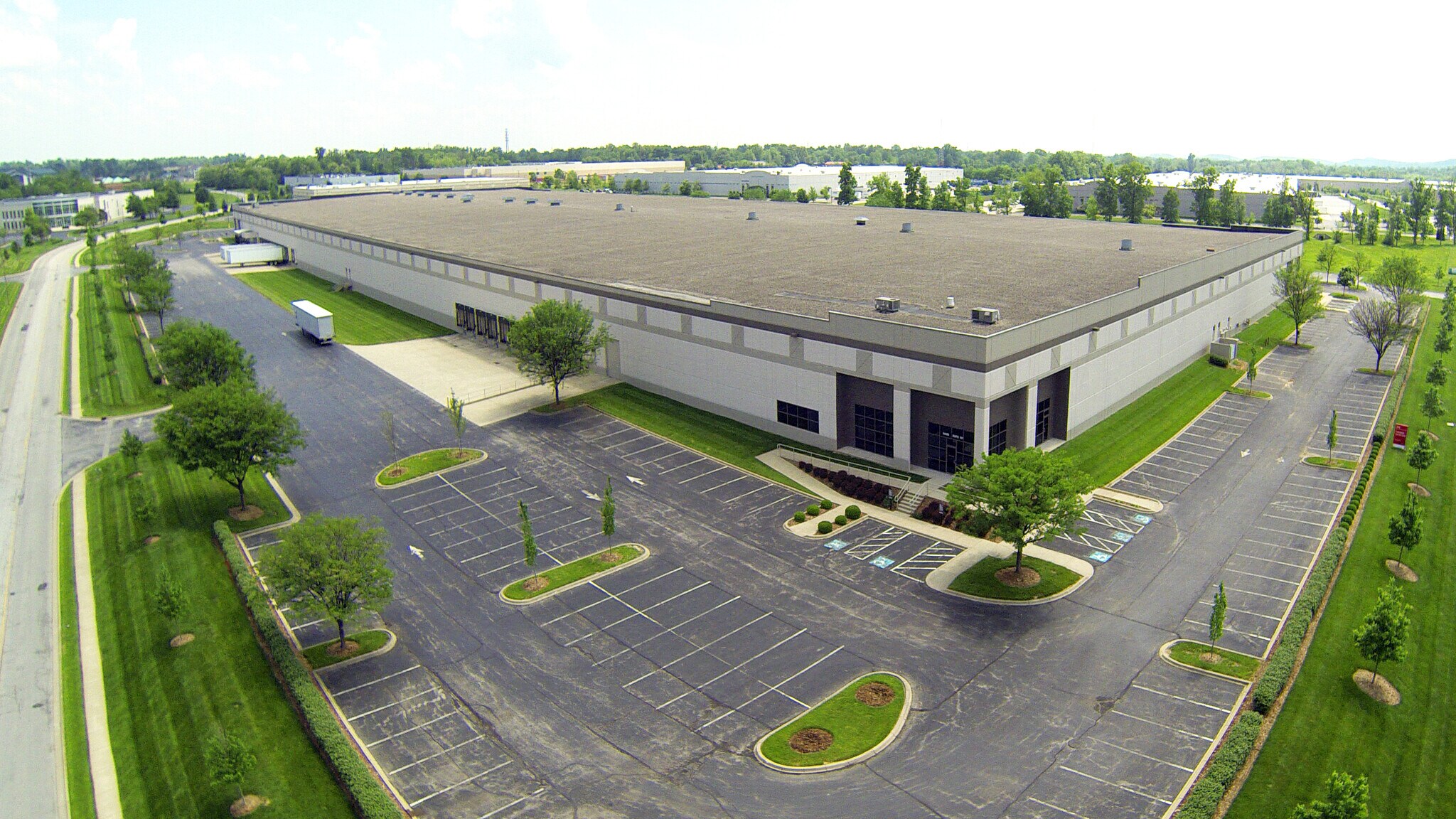 11400 Interchange Dr, Louisville, KY à louer Photo principale– Image 1 sur 9