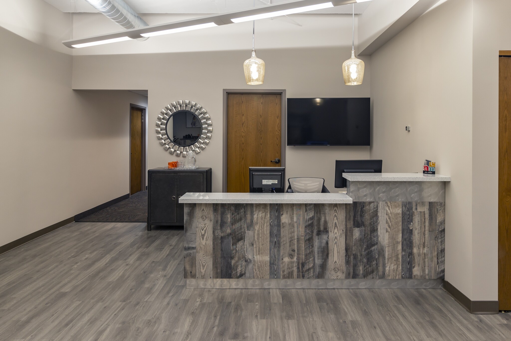 5200 Willson Rd, Edina, MN à louer Hall d’entrée– Image 1 sur 6