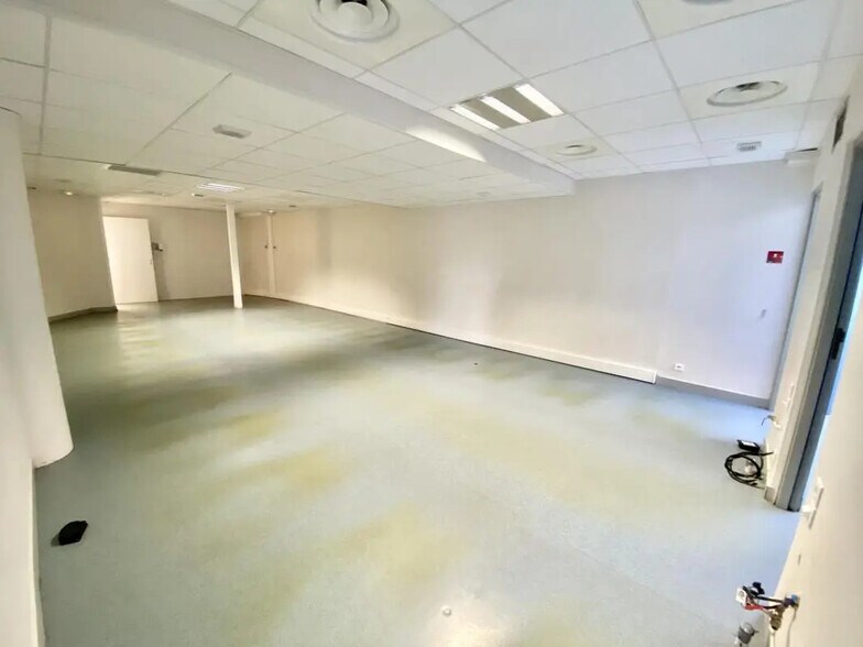 Bureau dans Boulogne-Billancourt à vendre - Photo de l’immeuble – Image 3 sur 9