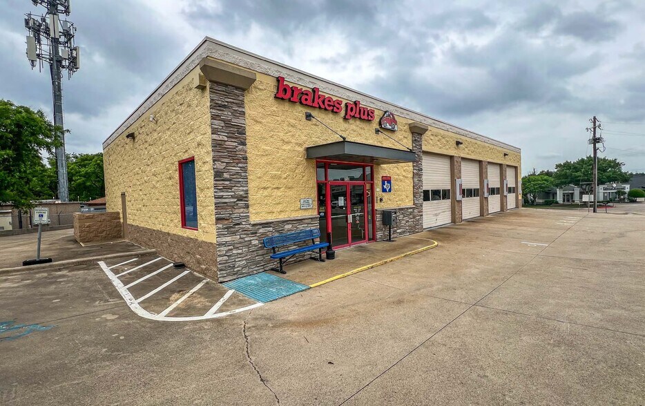 700 Glade Rd, Colleyville, TX à vendre - Photo principale – Image 1 sur 2