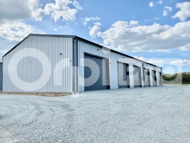 Plus de détails pour Local d'activités à louer