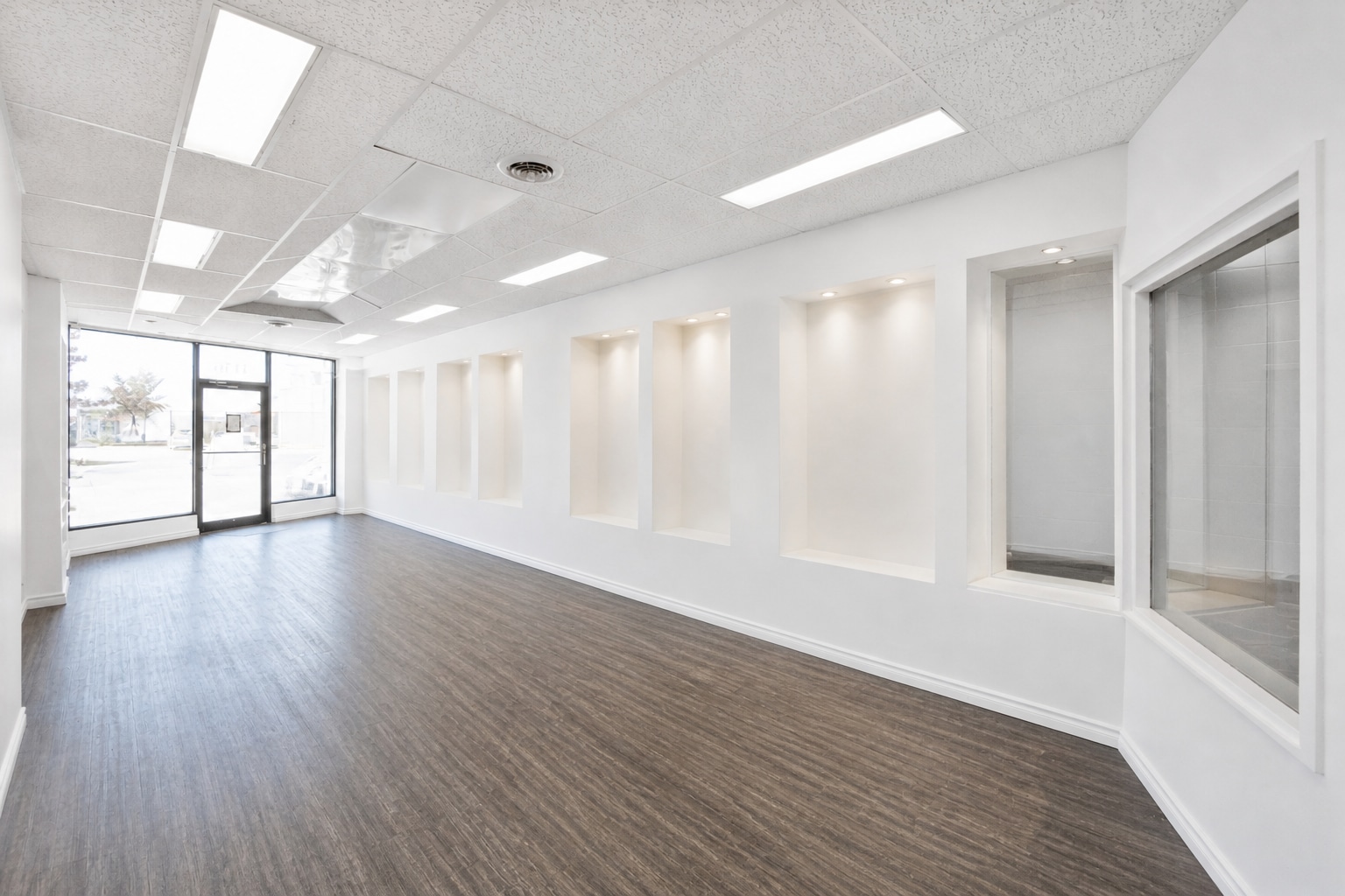 4156 Boul Sainte-Rose, Laval, QC à louer Photo intérieure– Image 1 sur 14