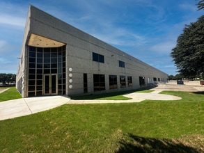 675 S Royal Ln, Coppell, TX à louer Photo de l’immeuble– Image 1 sur 1