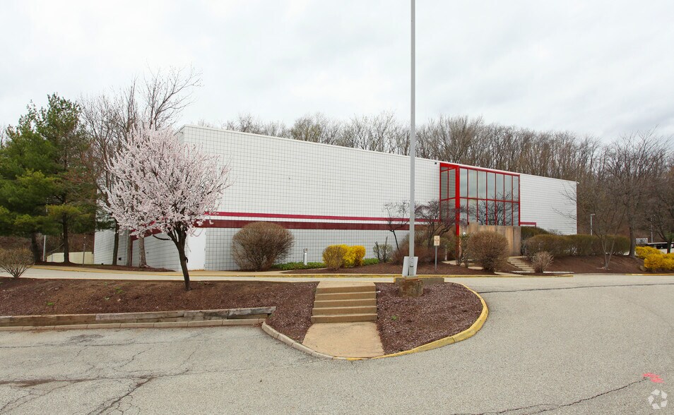 310 Rodi Rd, Pittsburgh, PA à vendre - Photo principale – Image 1 sur 17