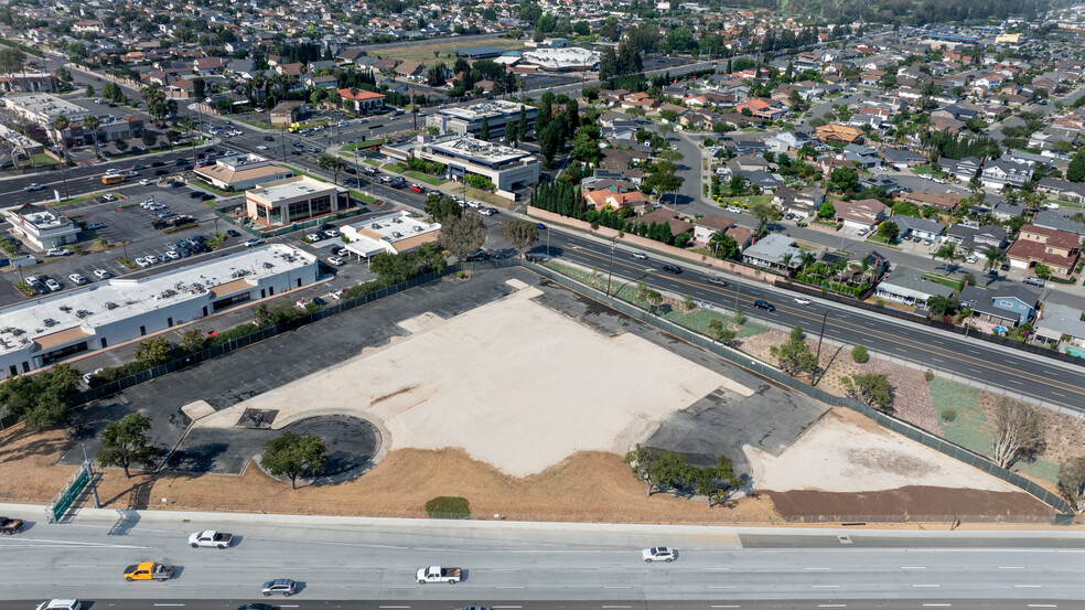 17101 Bushard St, Fountain Valley, CA à louer - Photo de l’immeuble – Image 3 sur 14