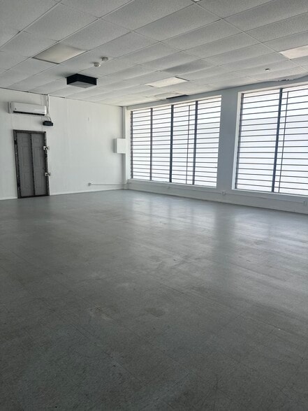 5490 Mission Blvd, Ontario, CA à louer - Photo intérieure – Image 3 sur 8