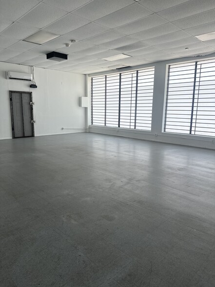 5498 W Mission Blvd, Ontario, CA à louer - Photo intérieure – Image 3 sur 8