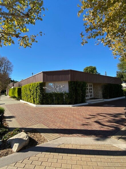 24237 Main St, Santa Clarita, CA à vendre - Photo principale – Image 1 sur 20