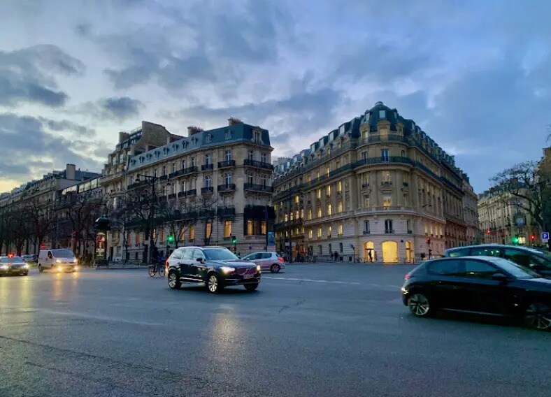 Local commercial dans Paris à louer - Photo de l’immeuble – Image 1 sur 3