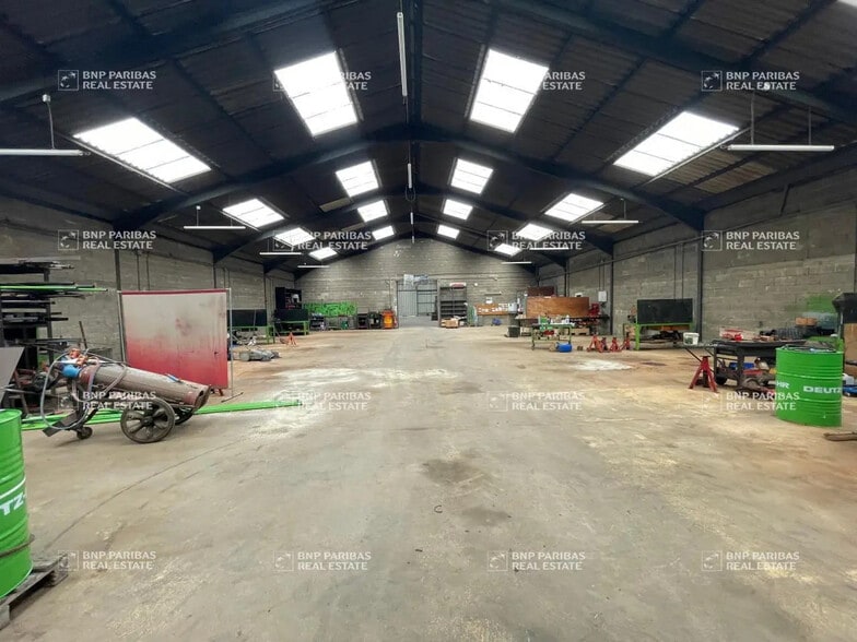 Local d'activités dans Le Rheu à vendre - Photo de l’immeuble – Image 2 sur 11