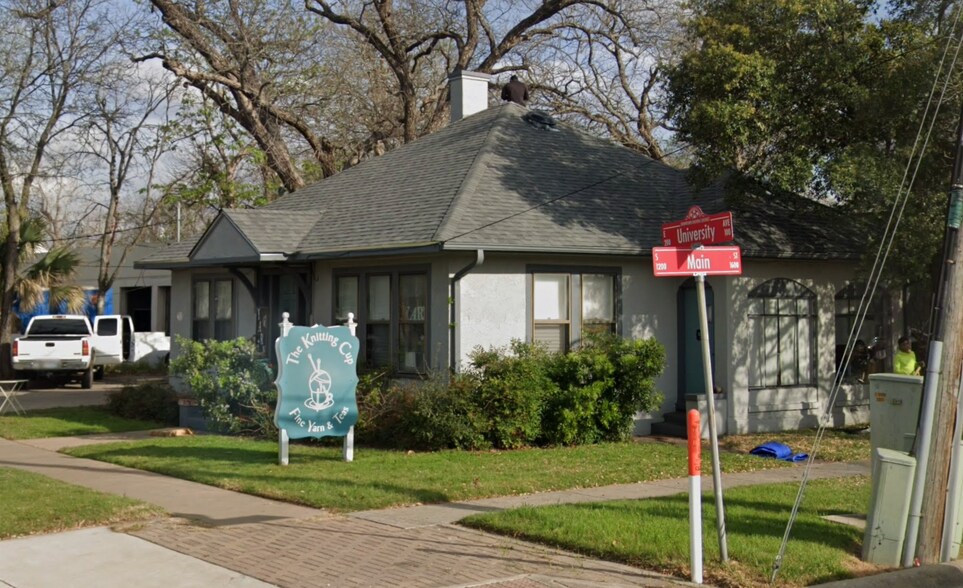 102 E University Ave, Georgetown, TX à vendre - Photo de l’immeuble – Image 2 sur 2