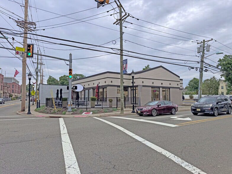 175 Kinderkamack Rd, Emerson, NJ à louer - Photo de l’immeuble – Image 1 sur 9