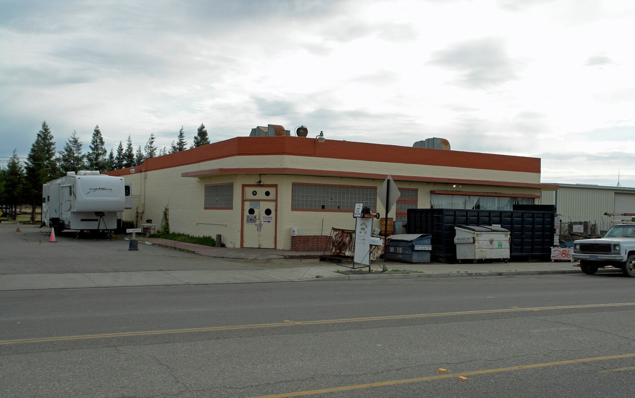 305 S Chowchilla Blvd, Chowchilla, CA à louer Photo de l’immeuble– Image 1 sur 2