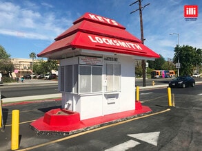 11112-11160 Balboa Blvd, Granada Hills, CA à louer Photo de l’immeuble– Image 2 sur 3