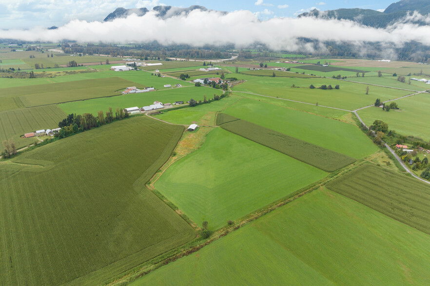 8713 Howell Rd, Deroche, BC à vendre - Photo de l’immeuble – Image 3 sur 40