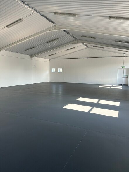 Dominion Way West, Worthing à louer - Photo de l’immeuble – Image 3 sur 8