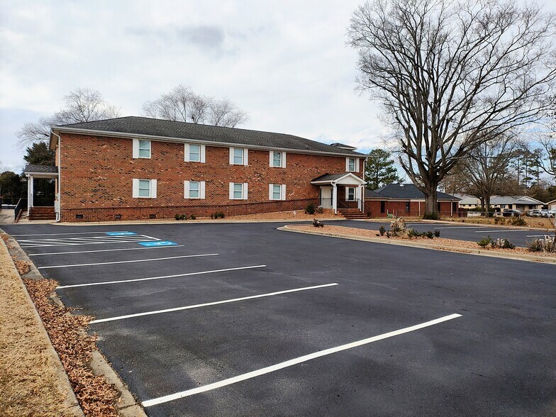 516 Beaumont Rd, Fayetteville, NC à louer - Photo de l’immeuble – Image 3 sur 22