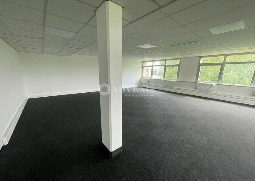 Bureau dans Roissy-en-France à louer - Photo intérieure – Image 2 sur 5