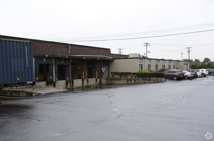 595 Broadhollow Rd, Farmingdale, NY à louer - Photo de l’immeuble – Image 3 sur 4