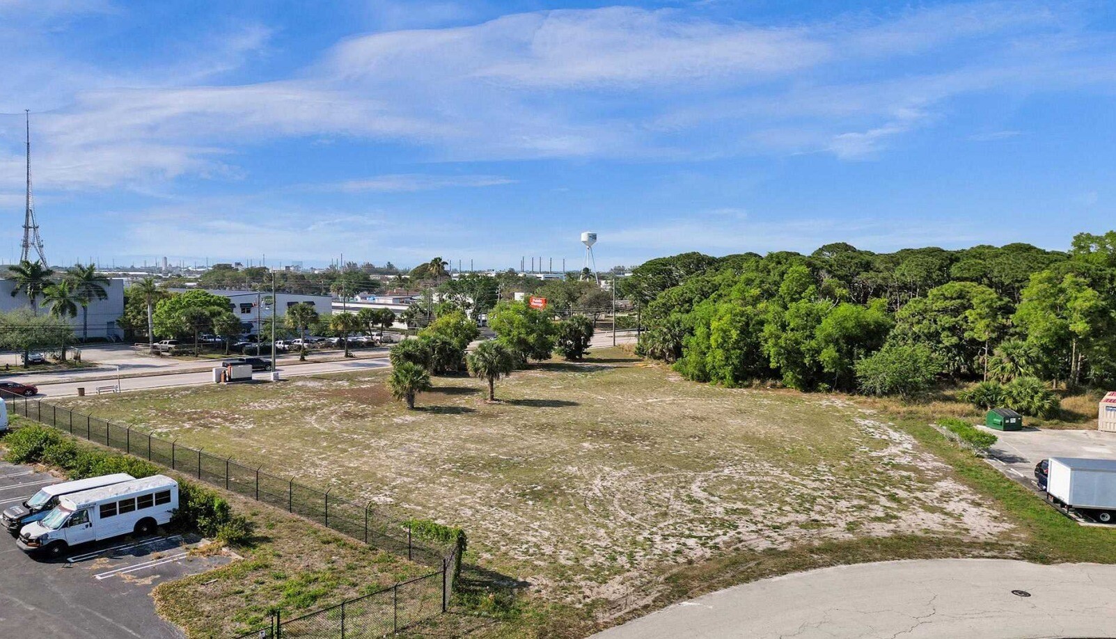 53rd Ct N, Mangonia Park, FL à vendre Photo principale– Image 1 sur 7