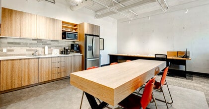 2502-2530 Rue Lapierre, Montréal, QC à louer Photo intérieure– Image 2 sur 2