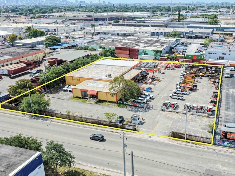 3570 NW 62nd St, Miami, FL à louer - Photo de l’immeuble – Image 2 sur 3