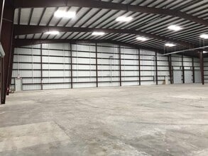 5226 E Hillsborough Ave, Tampa, FL à louer Photo intérieure– Image 2 sur 2