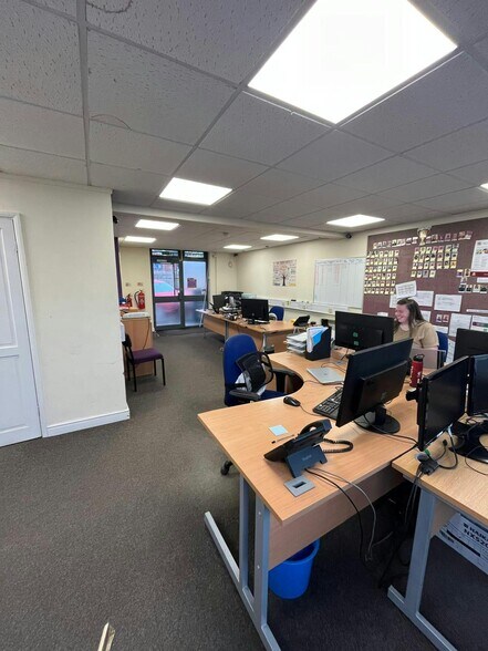 46-46A Holbrook Ln, Coventry à louer - Photo de l’immeuble – Image 3 sur 10