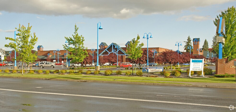 2910-3010 E 57th Ave, Spokane, WA à louer - Photo de l’immeuble – Image 3 sur 8