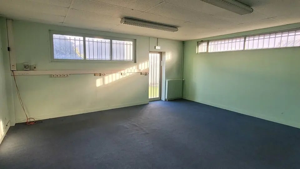 Bureau dans Saint-Étienne-du-Rouvray à louer - Photo de l’immeuble – Image 3 sur 10