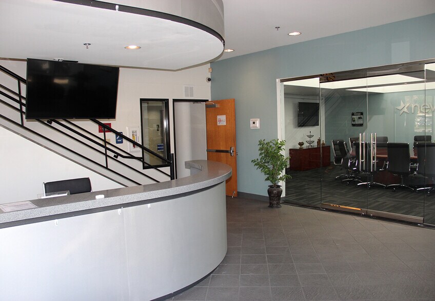 27431 Enterprise Cir W, Temecula, CA à louer - Photo de l’immeuble – Image 3 sur 8
