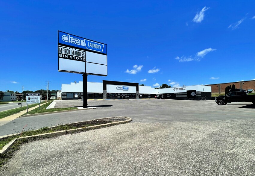 1209 Flammang Dr, Waterloo, IA à louer - Photo de l’immeuble – Image 1 sur 2