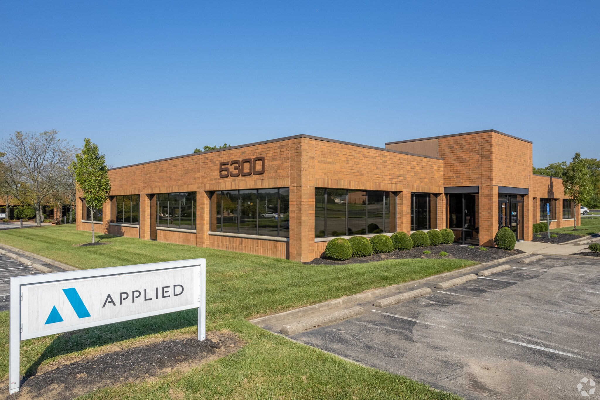5300 Dupont Cir, Milford, OH à louer Photo principale– Image 1 sur 5