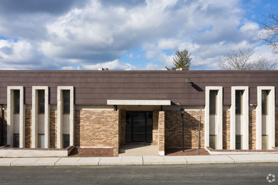 743 Northfield Ave, West Orange, NJ à louer - Photo de l’immeuble – Image 3 sur 3