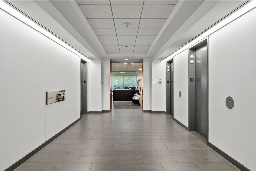 801 N Brand Blvd, Glendale, CA à louer - Photo de l’immeuble – Image 3 sur 51