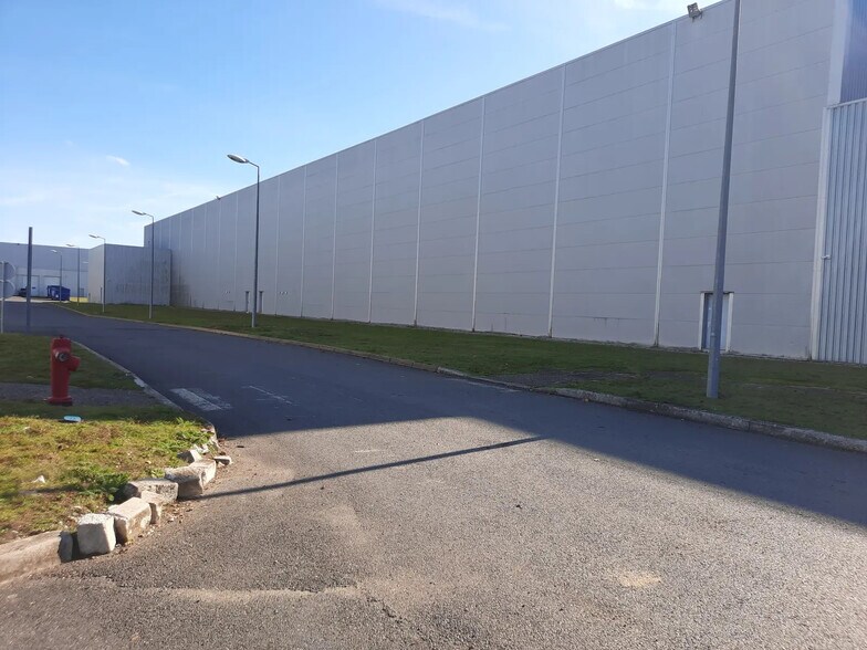 Industriel/Logistique dans Combs-la-Ville à louer - Photo de l’immeuble – Image 3 sur 4
