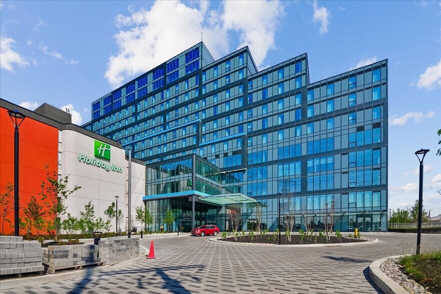 988 Martin Grove Rd, Toronto, ON à vendre - Photo de l’immeuble – Image 1 sur 6