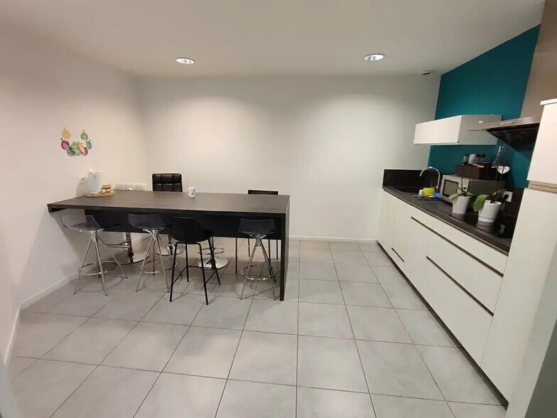 Bureau dans BOURGOIN-JALLIEU à louer - Photo de l’immeuble – Image 2 sur 5