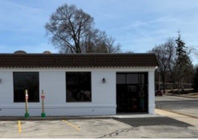 115 Main St, Pewaukee, WI à louer - Photo de l’immeuble – Image 2 sur 3