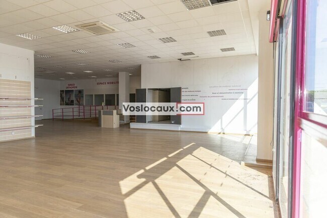 Plus de détails pour Local d'activités à louer