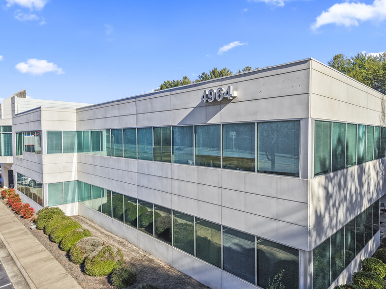 4964 University Pky, Winston-Salem, NC à louer - Photo de l’immeuble – Image 3 sur 7