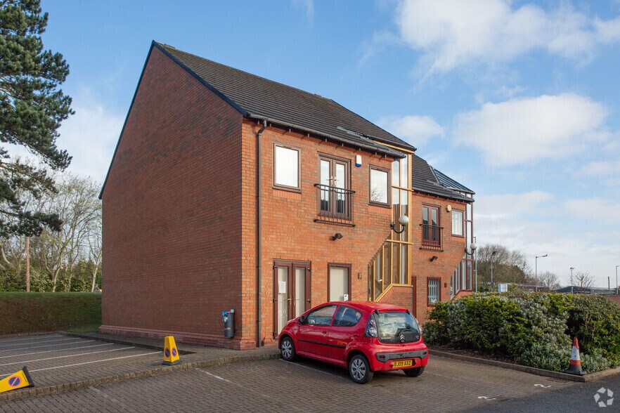 Shaw Rd, Wolverhampton à louer - Photo de l’immeuble – Image 2 sur 4