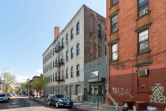 Plus de détails pour 235 Berry St, Brooklyn, NY - Logement à vendre